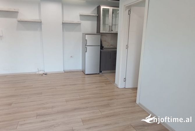 Shtepi ne shitje Apartament ne Tirane, 1+1, Mobilimi Bosh, pa mobiluar, Pagesa 98,000  Euro.
