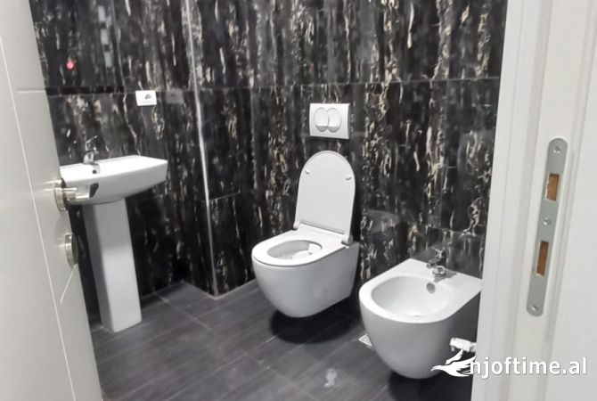 Shtepi ne shitje Apartament ne Tirane, 1+1, Mobilimi Bosh, pa mobiluar, Pagesa 98,000  Euro.