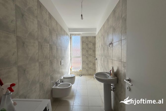 Shtepi me qera Apartament ne Tirane, 2+1, Mobilimi E mobiluar, Pagesa 500  Euro.