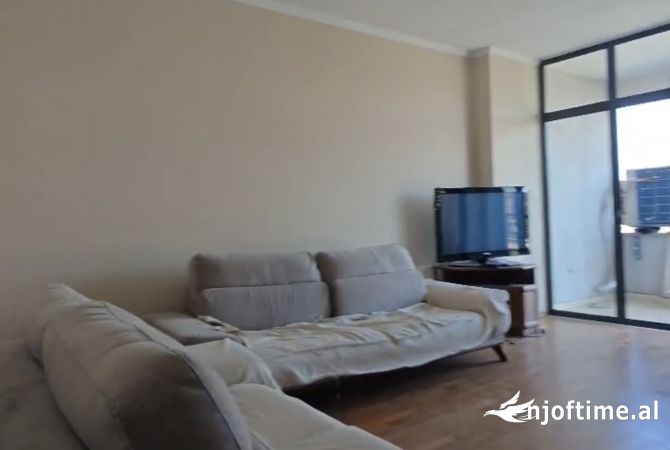 Shtepi me qera 2+1 ne Tirane - 490 Euro