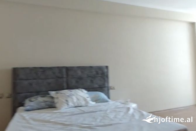 Shtepi me qera 2+1 ne Tirane - 490 Euro