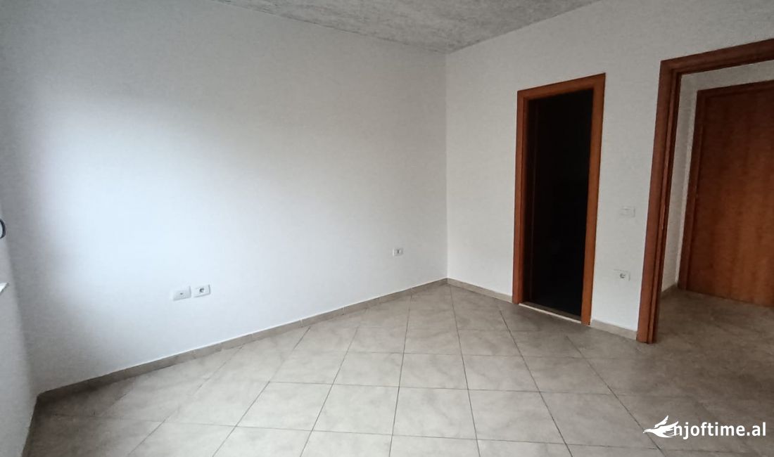 Shtepi ne shitje Apartament ne Tirane, 2+1, Mobilimi Bosh, pa mobiluar, Pagesa 1,400,000  Euro.