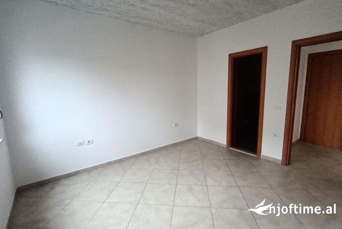 Shitet apartament 2+1+ 2  ne Ali Dem 