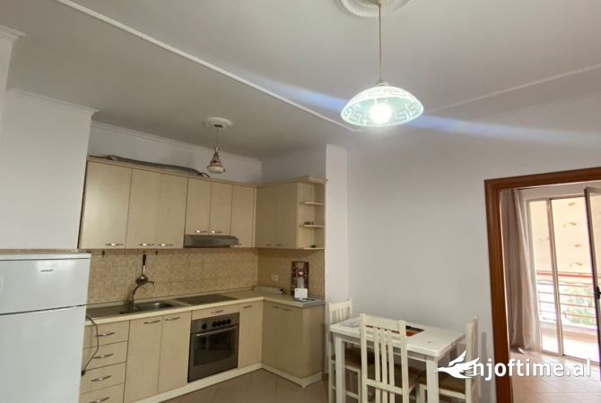 Shtepi me qera Apartament ne Tirane, 1+1, Mobilimi E mobiluar, Pagesa 550  Euro.