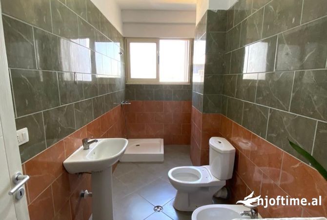 Shtepi me qera Apartament ne Tirane, 2+1, Mobilimi E mobiluar, Pagesa 450  Euro.