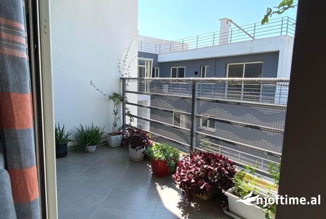 Shtepi me qera Apartament ne Tirane, 2+1, Mobilimi E mobiluar, Pagesa 450  Euro.