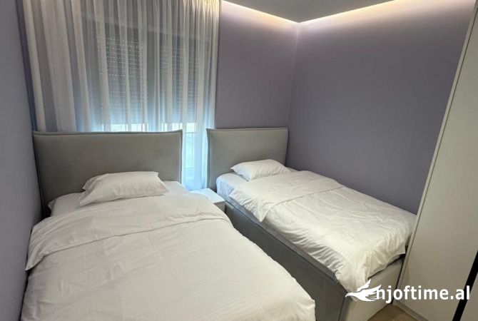 Shtepi ne shitje Apartament ne Tirane, 2+1, Mobilimi E mobiluar, Pagesa 240,000  Euro.
