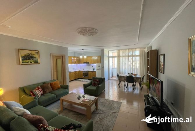 Shtepi ne shitje Apartament ne Tirane, 2+1, Mobilimi Pjeserisht e mobiluar, Pagesa 235,000  Euro.