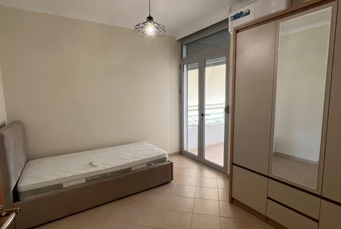 Shtepi me qera Apartament ne Tirane, 3+1, Mobilimi E mobiluar, Pagesa 550  Euro.