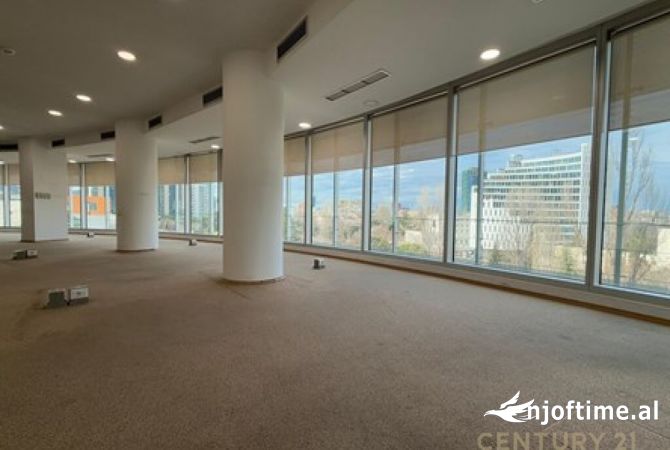 Ambient biznesi me qera 3+1 ne Tirane - 13,000 Euro