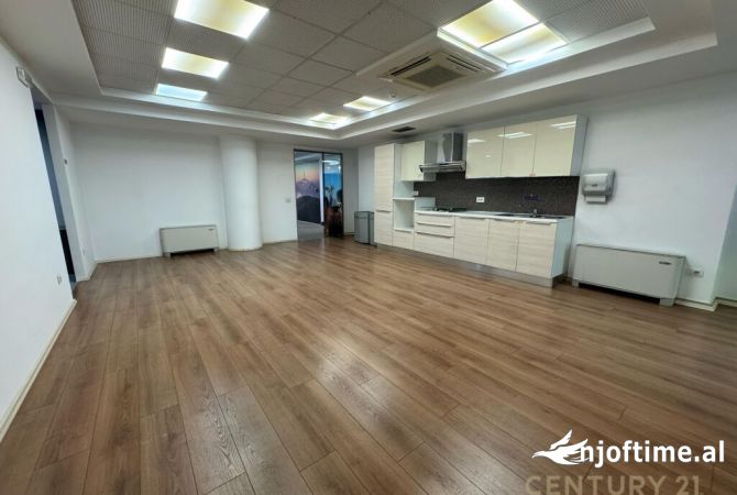 Ambient me qira per zyra tek Qendra Tregtare ETC!