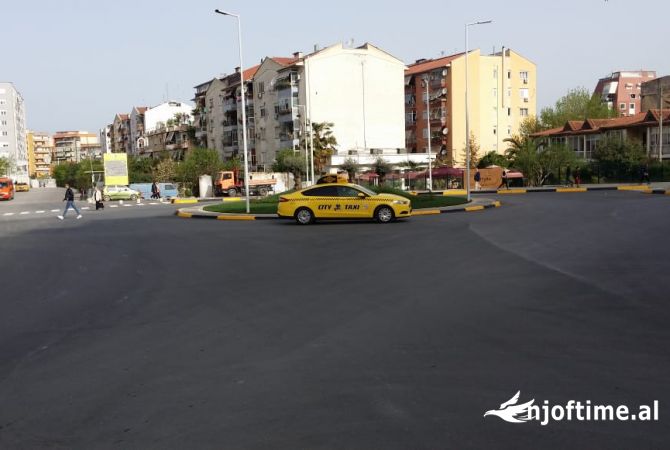 Ambient biznesi me qera 4+1 ne Tirane - 3,000 Leke