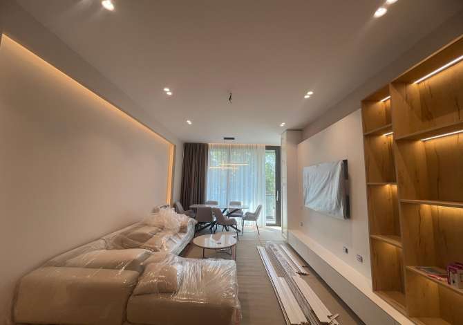 Shtepi me qera 2+1 ne Tirane - 1,800 Euro