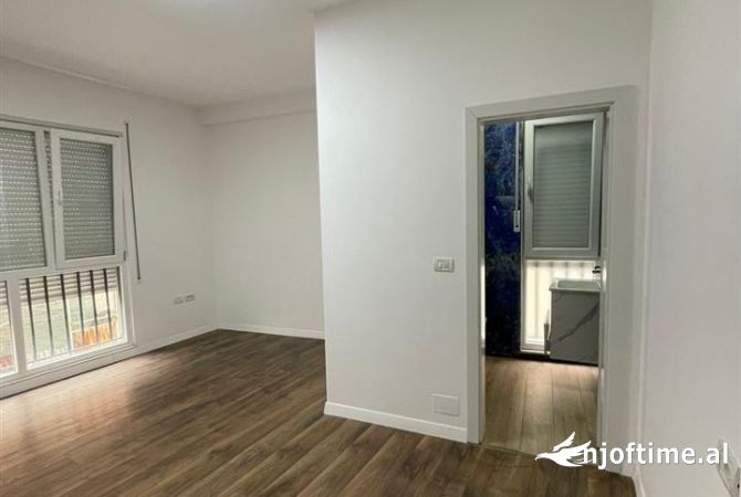 Ambient biznesi me qera 1+1 ne Tirane - 800 Euro