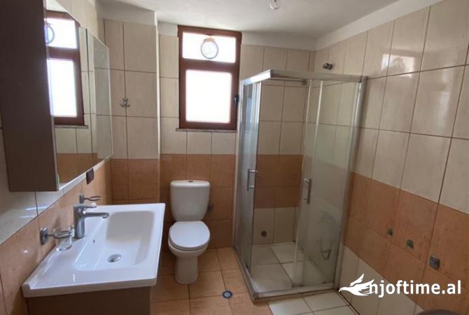 Shtepi me qera 2+1 ne Tirane - 400 Euro