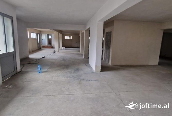Ambient biznesi me qera 4+1 ne Tirane - 801 Euro
