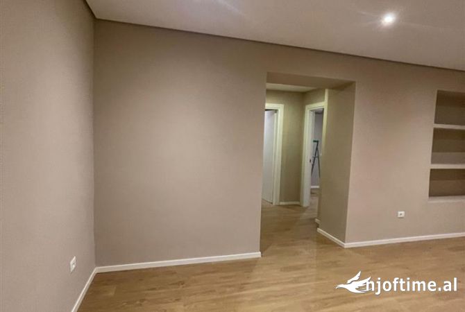 Ambient biznesi me qera 3+1 ne Tirane - 900 Euro