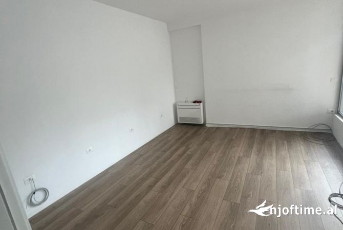 Ambient biznesi me qera 1+1 ne Tirane - 2,500 Euro