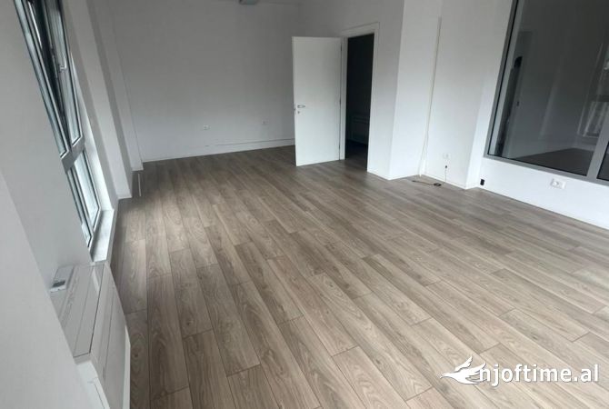 Ambient biznesi me qera 1+1 ne Tirane - 2,500 Euro