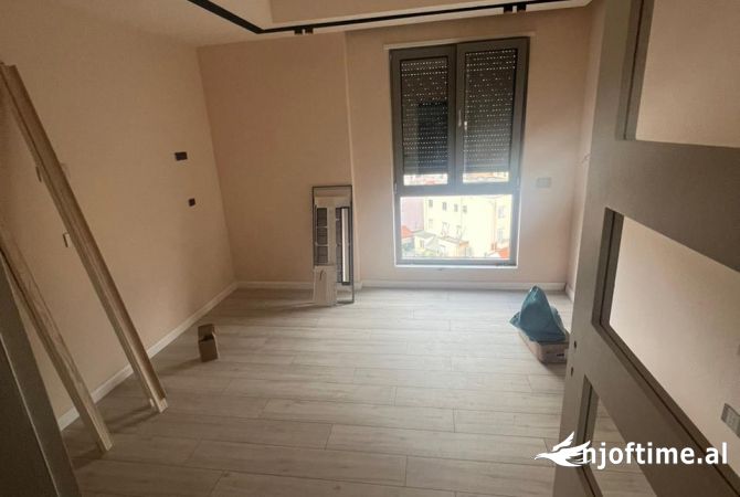 Ambient Biznesi me qira te Rruga Kavajes , Kont Urani