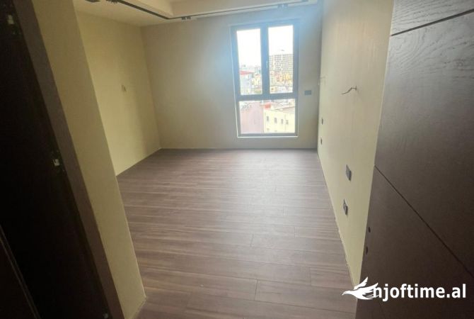 Ambient biznesi me qera 3+1 ne Tirane - 1,800 Euro