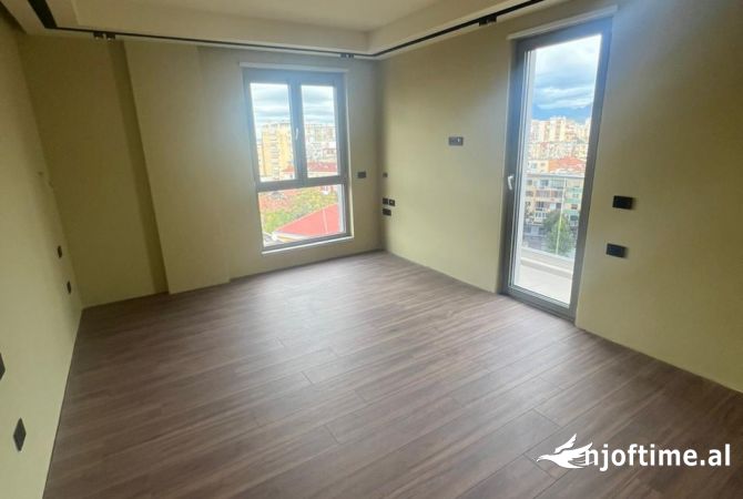 Ambient biznesi me qera 3+1 ne Tirane - 1,800 Euro