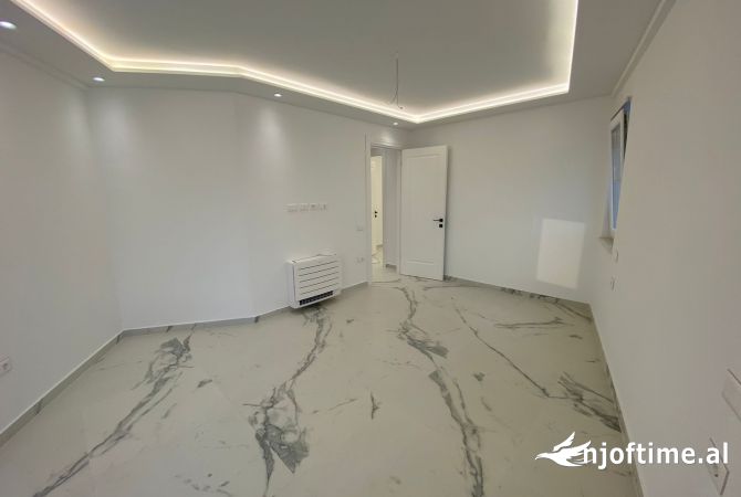 Ambient biznesi me qera 2+1 ne Tirane - 1,000 Euro