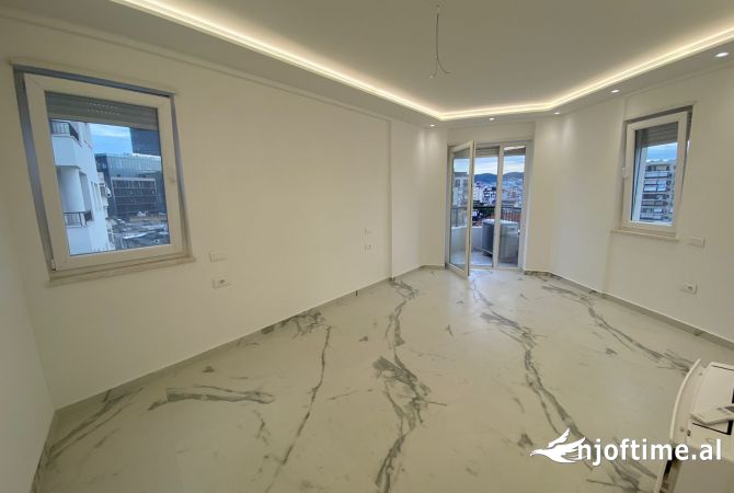 Ambient biznesi me qera 2+1 ne Tirane - 1,000 Euro