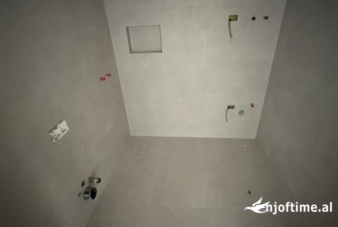 Ambient biznesi me qera 3+1 ne Tirane - 450 Euro