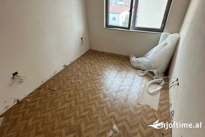 Ambient biznesi me qera 3+1 ne Tirane - 450 Euro
