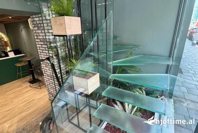 Ambient biznesi me qera 1+1 ne Tirane - 2,500 Euro