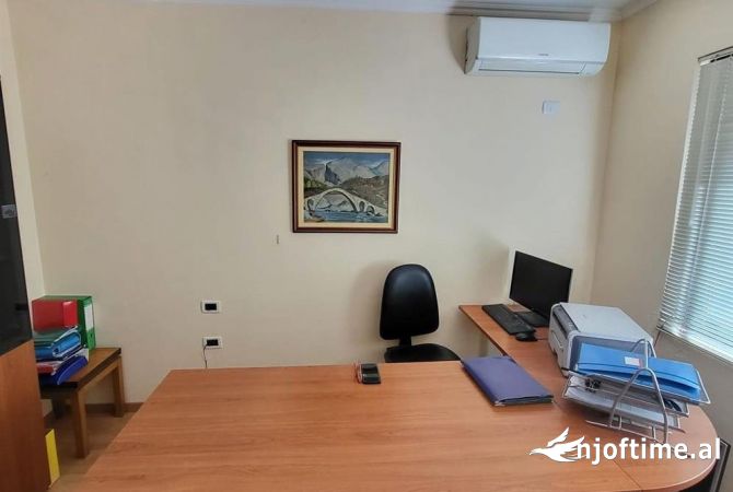 Ambient biznesi me qera 3+1 ne Tirane - 600 Euro