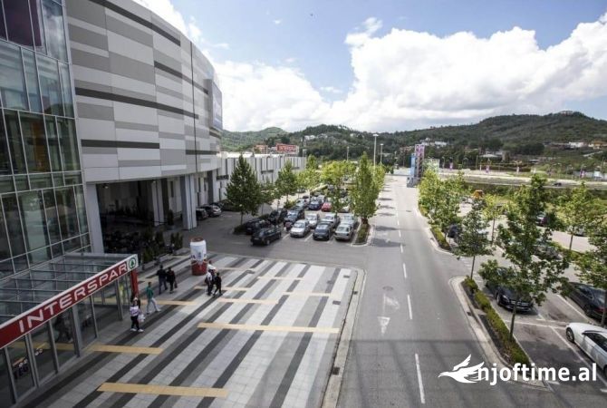 Truall ose Toke  ne Tirane - 1,555,000 Euro