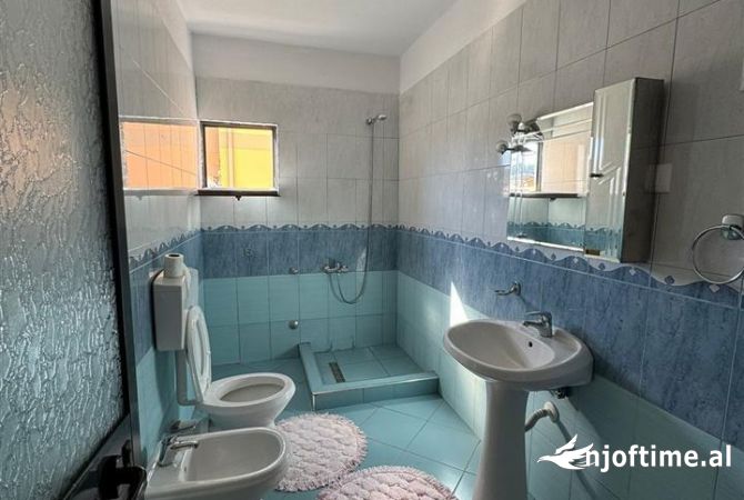 Shtepi me qera Apartament ne Tirane, 3+1, Mobilimi E mobiluar, Pagesa 55,000  Leke.