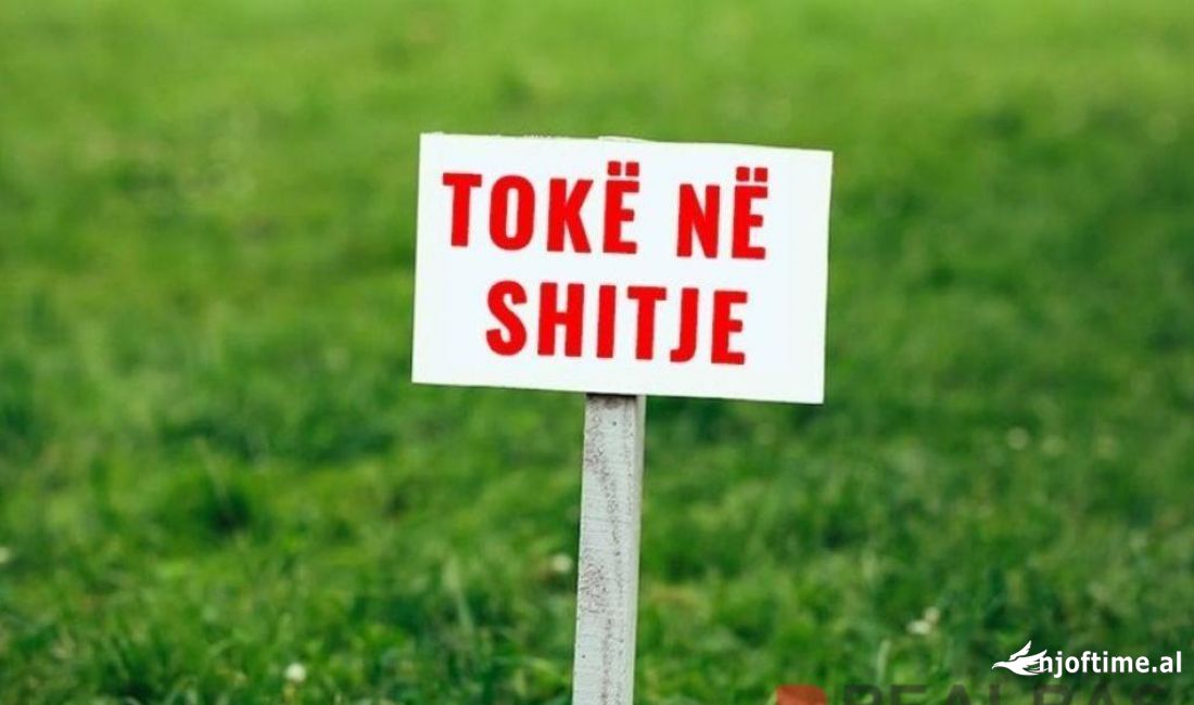 SHITET TOKE NE VORE AKSES NE RRUGE TE ASFALTUAR,DHE HYRJE TE SHPEJTE NE DYTESORE.