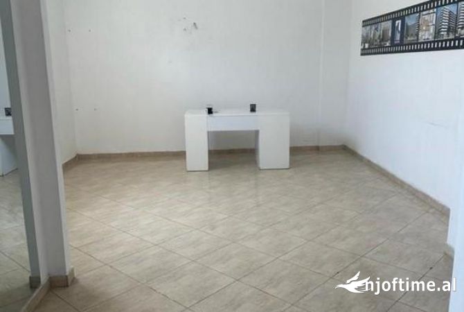 Ambient biznesi me qera 3+1 ne Tirane - 70,000 Leke