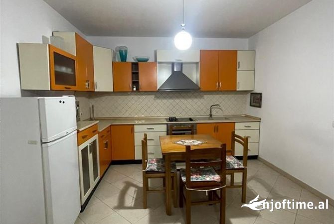 Shtepi me qera Apartament ne Tirane, 1+1, Mobilimi E mobiluar, Pagesa 650  Euro.