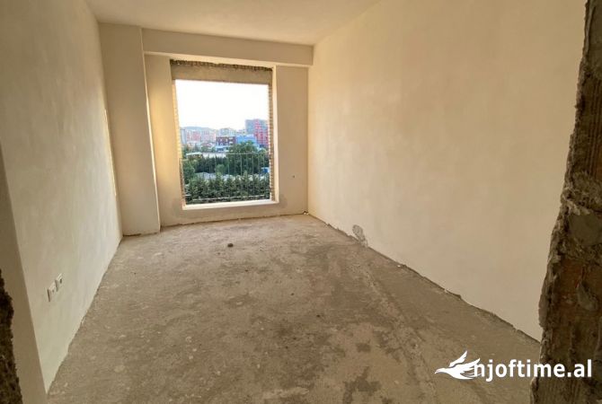 Shtepi ne shitje Apartament ne Tirane, 3+1, Mobilimi Bosh, pa mobiluar, Pagesa 250,000  Euro.