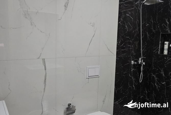 Shtepi ne shitje Apartament ne Tirane, 2+1, Mobilimi E mobiluar, Pagesa 165,000  Euro.