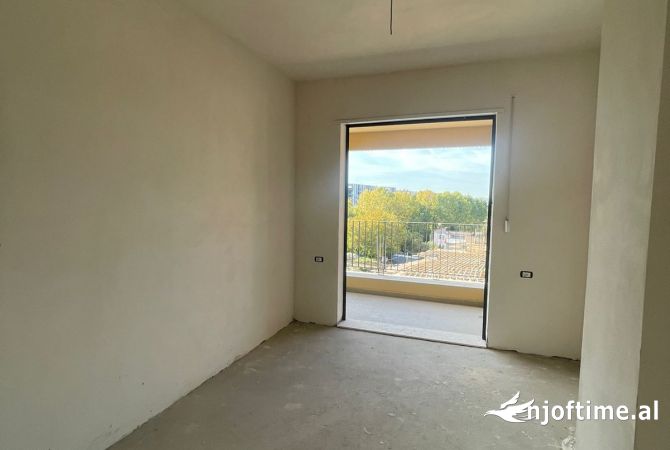 Shtepi ne shitje Apartament ne Tirane, 2+1, Mobilimi Bosh, pa mobiluar, Pagesa 201,250  Euro.