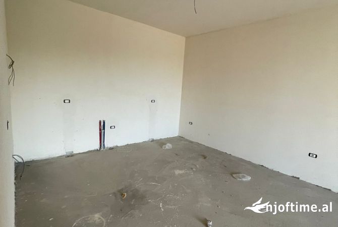 Shtepi ne shitje Apartament ne Tirane, 2+1, Mobilimi Bosh, pa mobiluar, Pagesa 201,250  Euro.