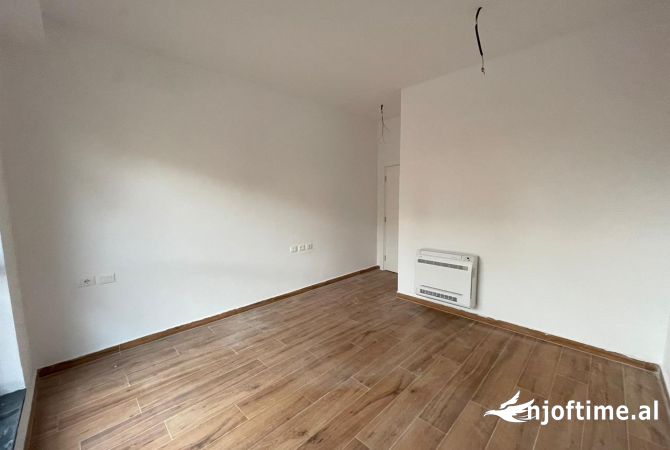 Ambient biznesi me qera 3+1 ne Tirane - 3,500 Euro