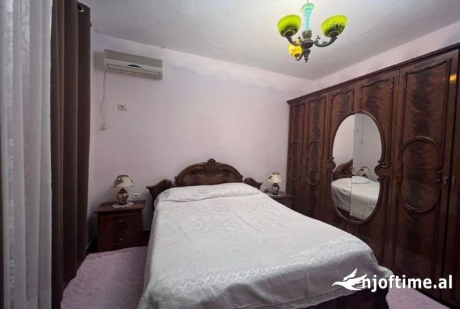 Shtepi me qera Apartament ne Tirane, 2+1, Mobilimi E mobiluar, Pagesa 500  Euro.