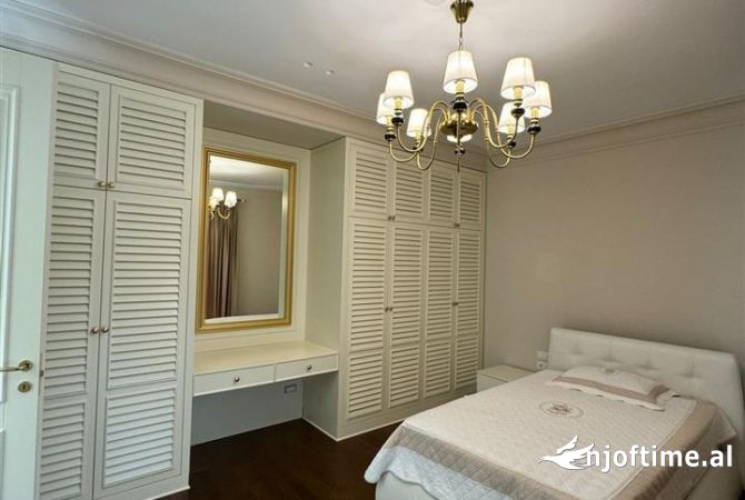 Shtepi ne shitje Vila Luksoze ne Tirane, 5+1, Mobilimi E mobiluar, Pagesa 2,000,000  Euro.