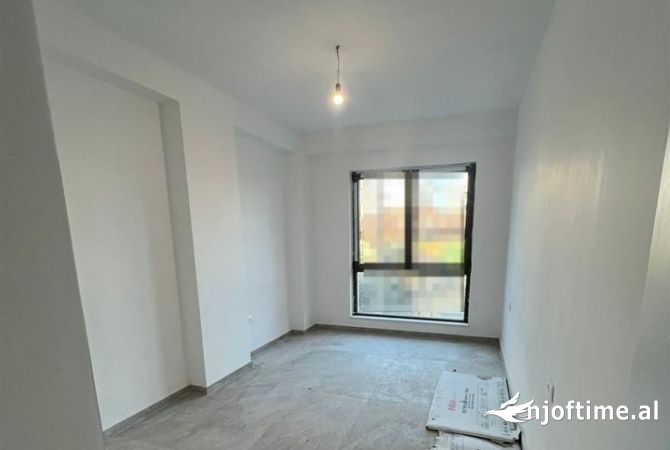 Shtepi ne shitje Apartament ne Tirane, 2+1, Mobilimi Bosh, pa mobiluar, Pagesa 236,900  Euro.