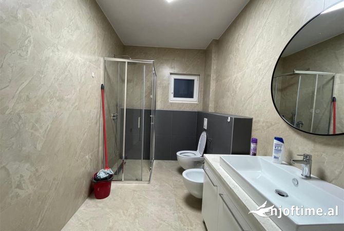 Shtepi me qera Apartament ne Tirane, 2+1, Mobilimi E mobiluar, Pagesa 800  Euro.