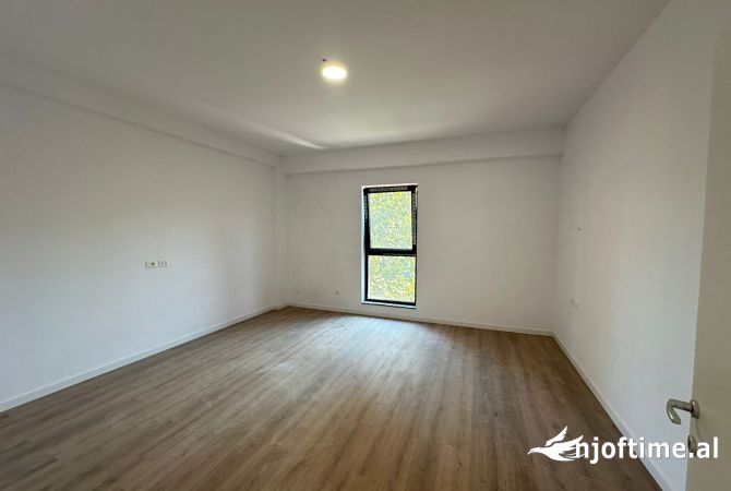 Ambient biznesi me qera 3+1 ne Tirane - 4,000 Euro