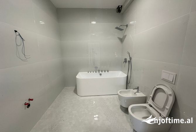 Jepet me ambient zyrash me qira te Tirana Garden Building 📍