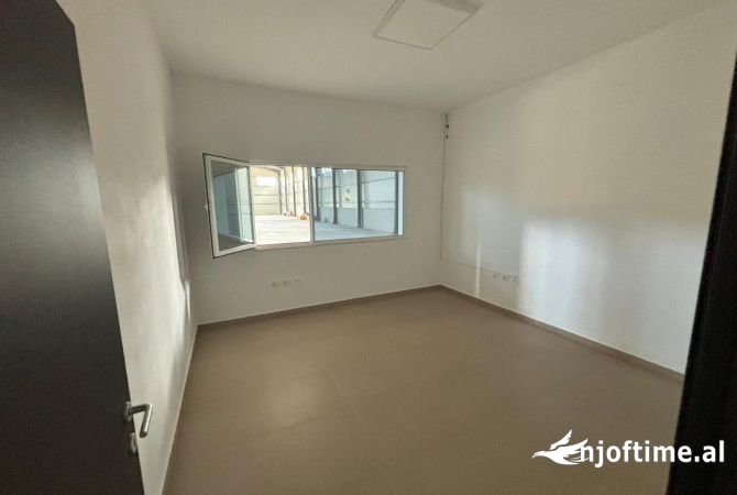 Ambient biznesi me qera 4+1 ne Tirane - 5,000 Euro