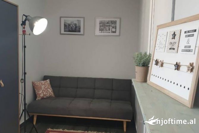 Shtepi me qera Apartament ne Tirane, 2+1, Mobilimi E mobiluar, Pagesa 1,200  Euro.